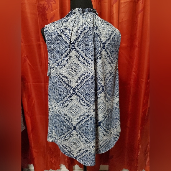 Bobeau Sleeveless Blue and White Printed Blouse sz M New with Tags - Picture 3 of 6